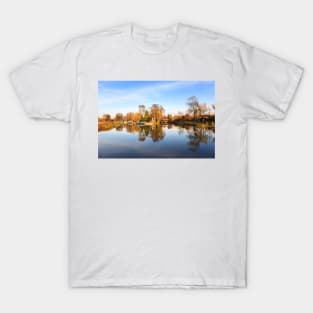 River Wey, Pyrford, Surrey T-Shirt